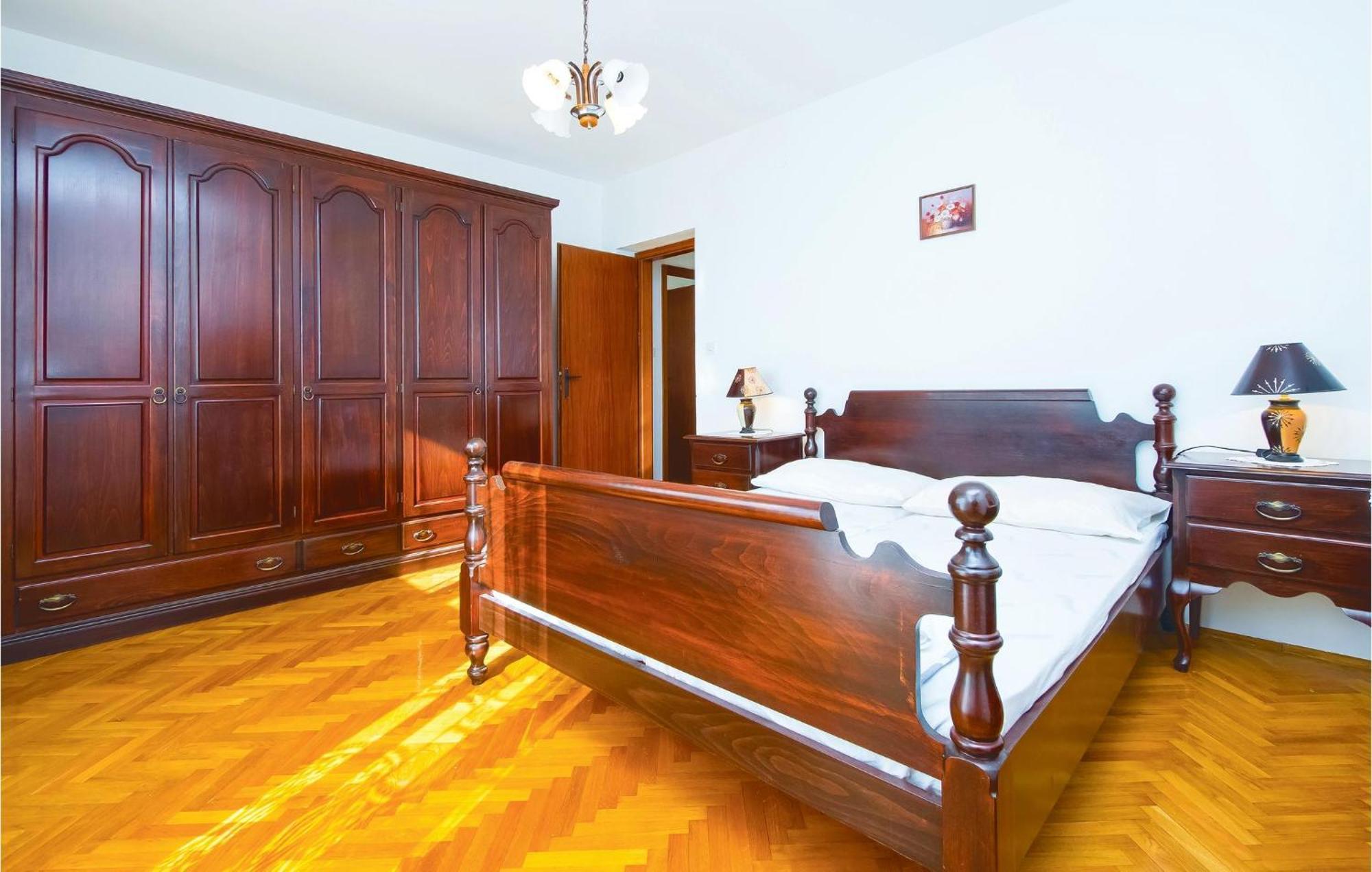Lovely Apartment In Podstrana With Kitchen Exterior foto