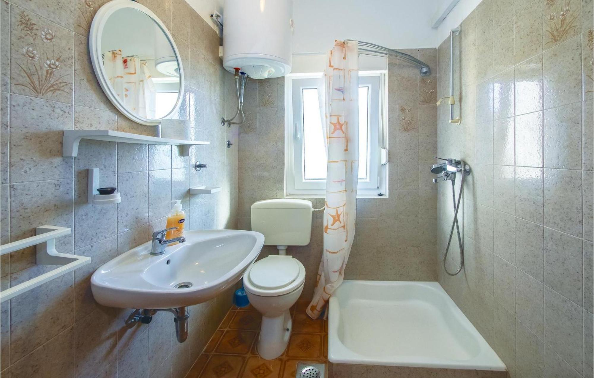 Lovely Apartment In Podstrana With Kitchen Exterior foto