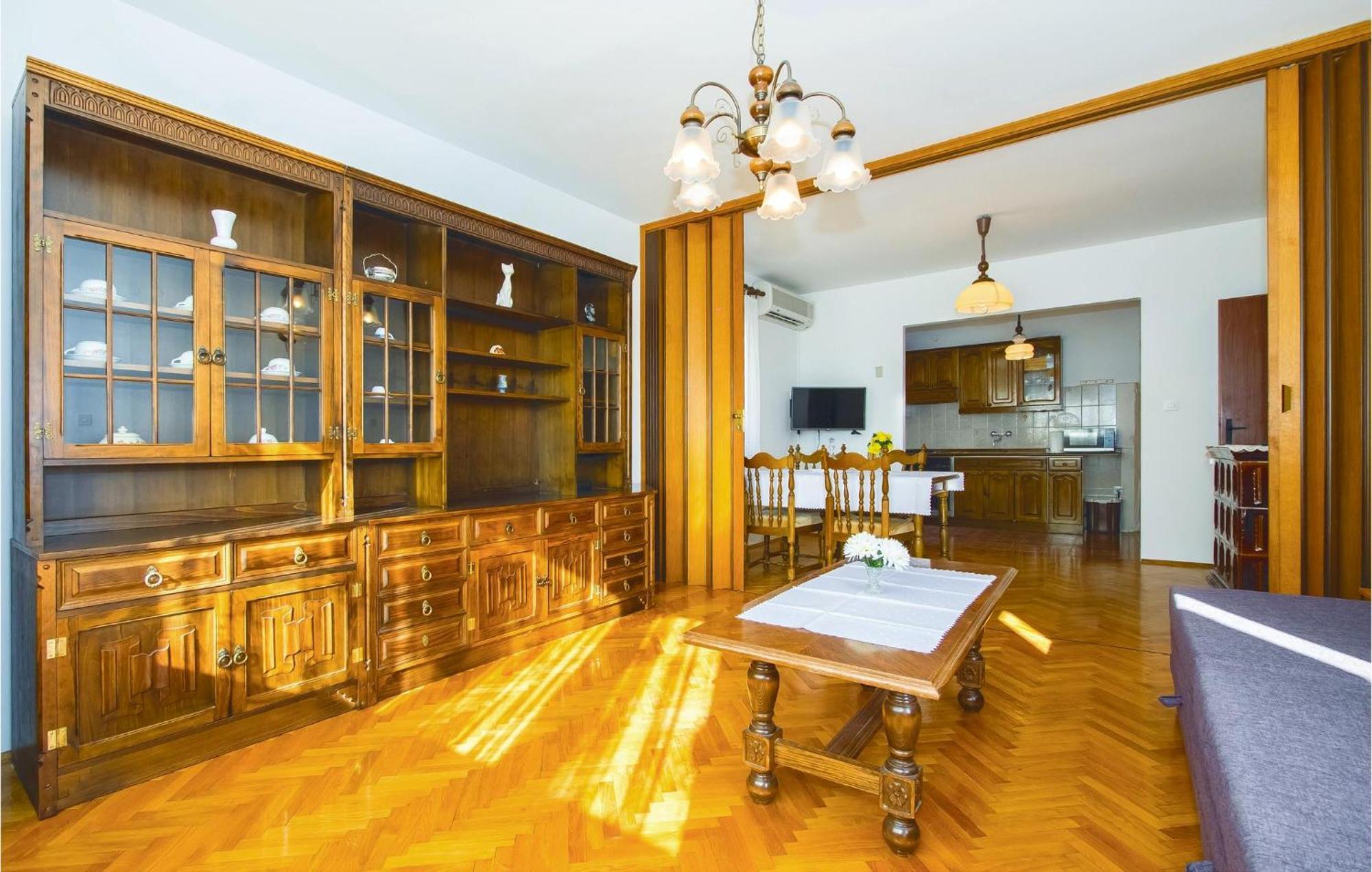 Lovely Apartment In Podstrana With Kitchen Exterior foto