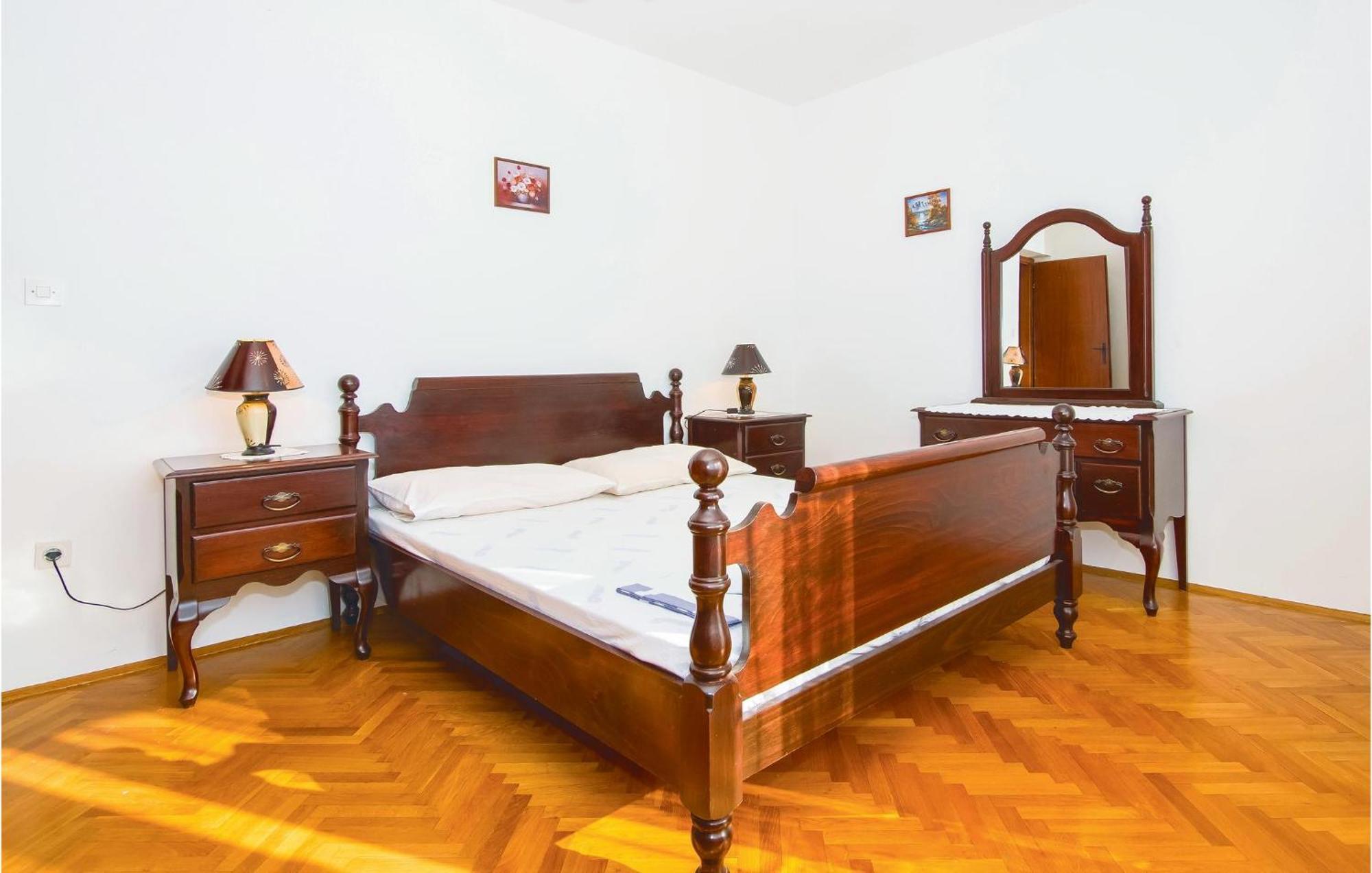 Lovely Apartment In Podstrana With Kitchen Exterior foto